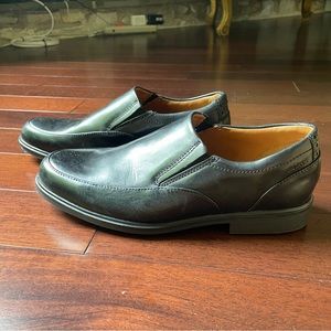 Like New Clarks Tilden Free Black Leather Shoes size 7.5 Mens